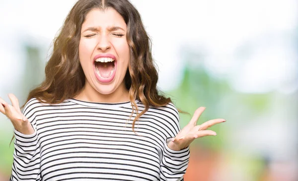 Mujer Hermosa Joven Vistiendo Suéter Rayas Celebrando Loco Loco Por — Foto de Stock