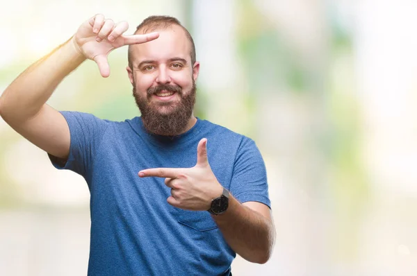 Man Van Jonge Kaukasische Hipster Geïsoleerde Achtergrond Glimlachend Maken Frame — Stockfoto