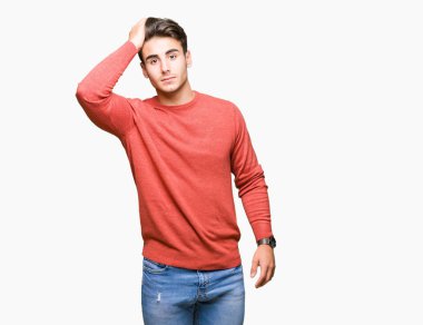 Yakışıklı delikanlı el jest yukarıya ile kendine güvenen dokunaklı saç gülümseyerek, çekici poz izole arka plan üzerinde