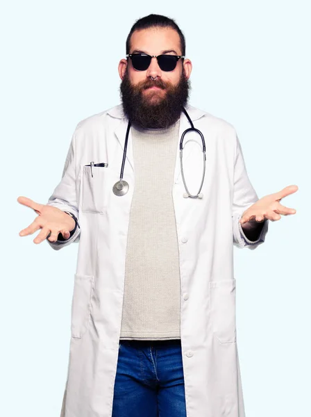 Young Blond Doctor Man Beard Wearing Sunglasses Clueless Confused Expression — Stock Photo, Image