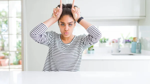 Beautiful African American Woman Afro Hair Wearing Casual Striped Sweater — Stock Photo, Image