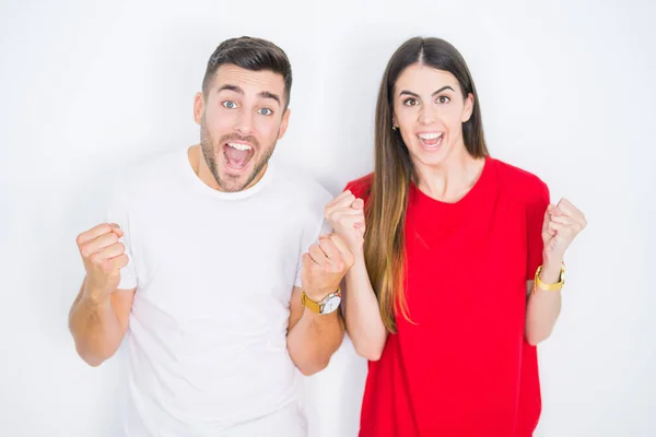 Jovem Casal Bonito Juntos Sobre Fundo Isolado Branco Comemorando Surpreso — Fotografia de Stock