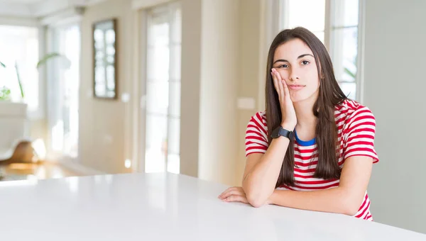 Hermosa Mujer Joven Con Rayas Informales Camiseta Pensando Que Cansado —  Fotos de Stock