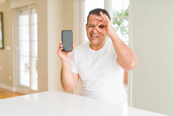 Middle Age Man Showing Smartphone Screen Happy Face Smiling Doing — Stock Photo, Image