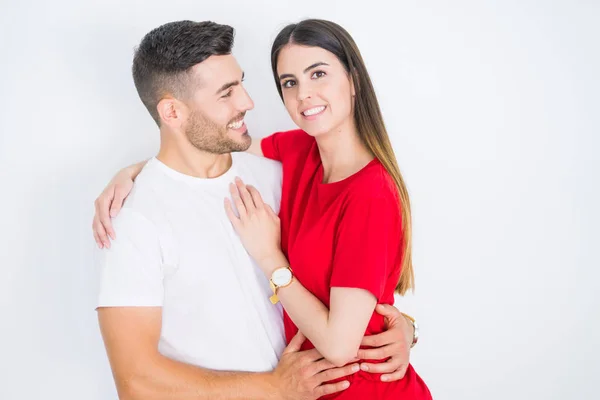 Jovem Casal Bonito Amor Abraçando Sobre Fundo Isolado Branco — Fotografia de Stock