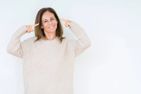 Beautiful Middle Age Woman Isolated Background Smiling Pointing Head Both — Stock Photo, Image