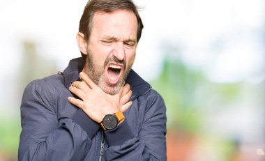 Orta yaş yakışıklı adamın bir ceket bağırarak giydiğini ve çünkü boğmak acı kendi ellerimle öldürürüm. Sağlık sorunu. Yaralarından ve intihar kavramı.