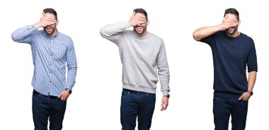 Beyaz izole arka plan üzerinde yakışıklı iş adamı kolaj gülümseyen ve sürpriz için gözler kapsayan yüzünde el ile gülüyor. Kör kavram.