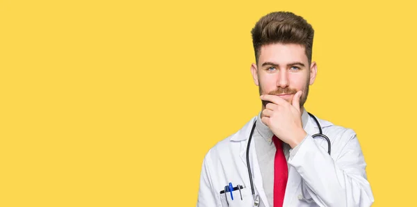 Young Handsome Doctor Man Wearing Medical Coat Looking Confident Camera — Stock Photo, Image