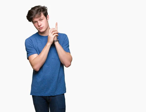 Jovem Homem Bonito Vestindo Camiseta Azul Sobre Fundo Isolado Segurando — Fotografia de Stock