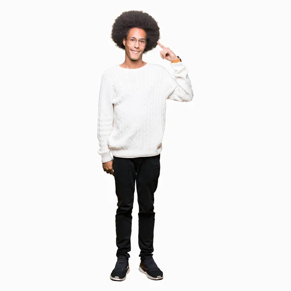 Jonge Afro Amerikaanse Man Met Afro Haar Dragen Van Glazen — Stockfoto
