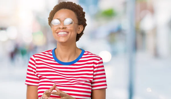 Hermosa Mujer Afroamericana Joven Con Gafas Sobre Fondo Aislado Las — Foto de Stock
