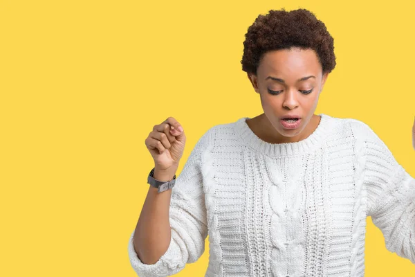 Linda Jovem Afro Americana Vestindo Suéter Sobre Fundo Isolado Apontando — Fotografia de Stock