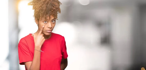 Bella Giovane Donna Afro Americana Sfondo Isolato Indicando All Occhio — Foto Stock