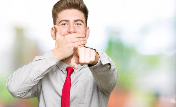 Jonge Knappe Business Man Lachend Van Wijzend Naar Camera Met — Stockfoto