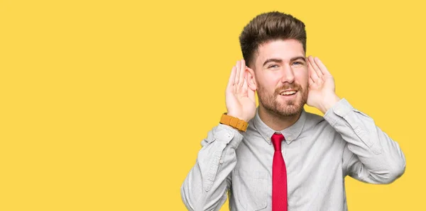 Mladý Pohledný Obchodní Muž Snaží Slyšet Obě Ruce Ucho Gesto — Stock fotografie