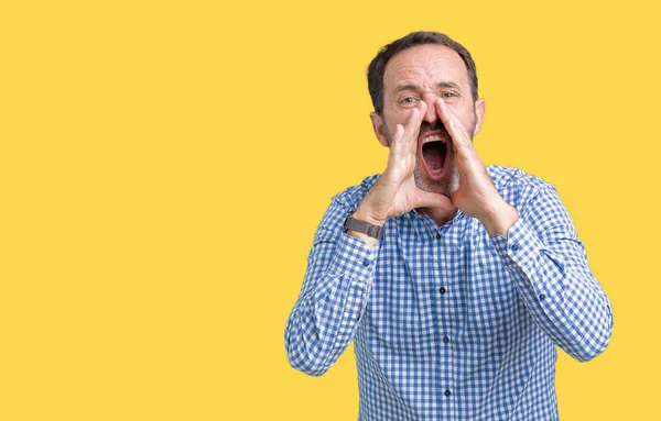 Guapo Mediana Edad Elegante Hombre Mayor Sobre Fondo Aislado Gritando —  Fotos de Stock