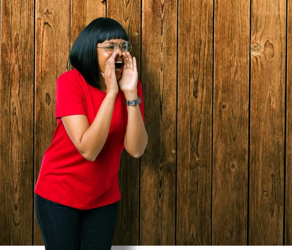 Beautiful Young African American Woman Wearing Glasses Isolated Background Shouting — Stock Photo, Image