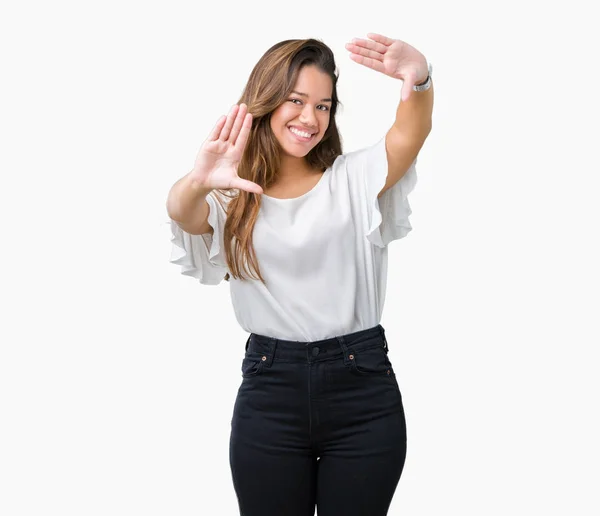 Giovane Bella Donna Affari Bruna Sfondo Isolato Sorridente Facendo Cornice — Foto Stock