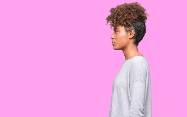 Krásné Mladé Afroamerické Ženy Izolované Pozadí Pohledu Stranu Uvolnit Profilu — Stock fotografie
