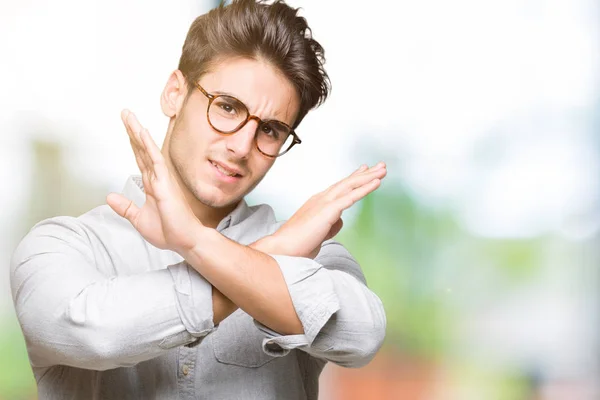 Joven Hombre Guapo Con Gafas Sobre Fondo Aislado Expresión Rechazo — Foto de Stock