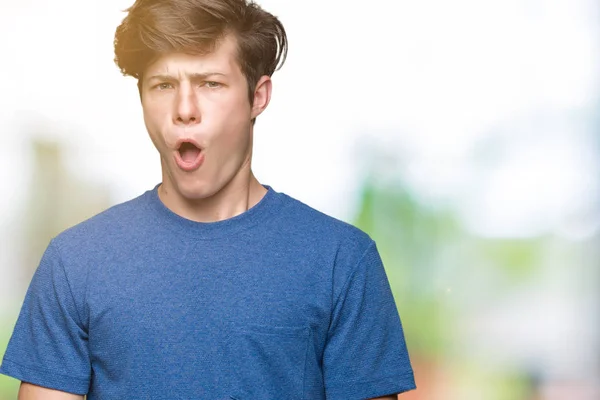 Joven Hombre Guapo Vistiendo Camiseta Azul Sobre Fondo Aislado Cara —  Fotos de Stock