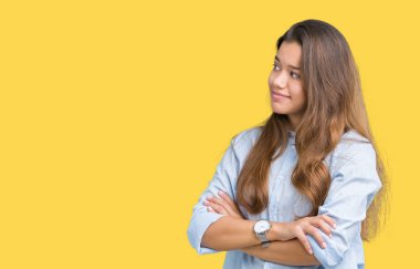 İkna ve kendine güvenen genç güzel esmer iş kadını tarafına silahlarla seyir gülümseyen izole arka plan üzerinde çarpı işareti