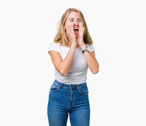 Hermosa Mujer Joven Con Camiseta Blanca Casual Sobre Fondo Aislado — Foto de Stock