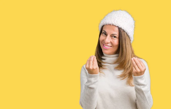 Όμορφη Μέση Ηλικία Γυναίκα Φορώντας Χειμώνα Πουλόβερ Και Καπέλο Πάνω — Φωτογραφία Αρχείου