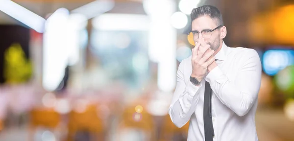 Jeune Homme Affaires Beau Portant Des Lunettes Sur Fond Isolé — Photo