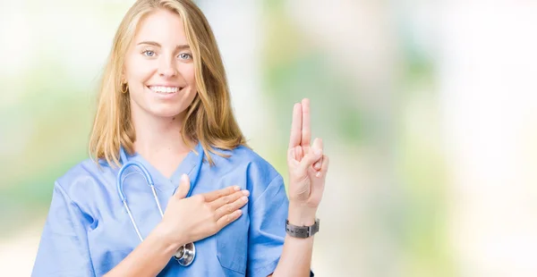 Mooie Jonge Dokter Vrouw Medische Uniform Dragen Geïsoleerd Background Swearing — Stockfoto