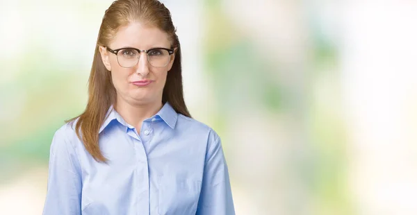 Hermosa Mujer Mediana Edad Madura Negocios Con Gafas Sobre Fondo —  Fotos de Stock