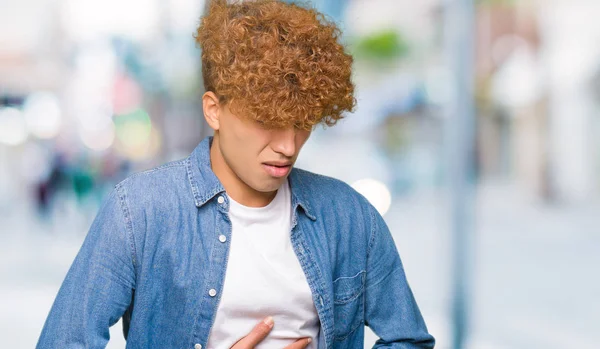 Jonge Knappe Man Met Afro Haar Dragen Denim Jas Met — Stockfoto