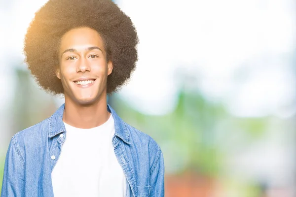 Unga Afroamerikanska Man Med Afro Hår Med Glad Och Cool — Stockfoto