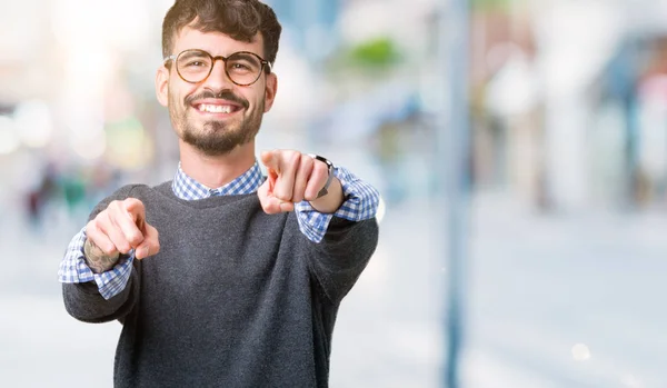 Junger Gut Aussehender Smarter Mann Mit Brille Über Isoliertem Hintergrund — Stockfoto