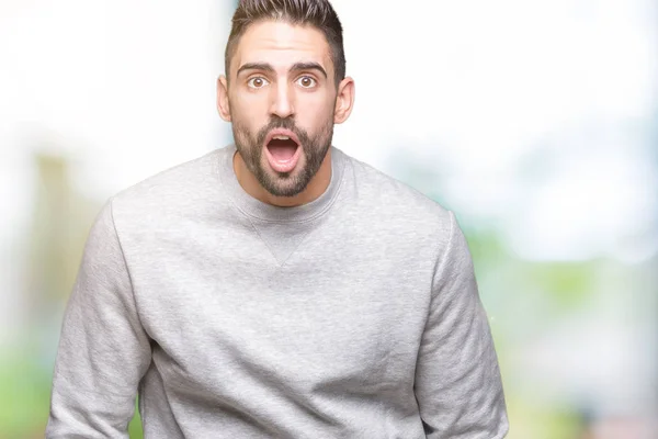 Joven Hombre Guapo Con Sudadera Sobre Fondo Aislado Asustado Sorprendido —  Fotos de Stock