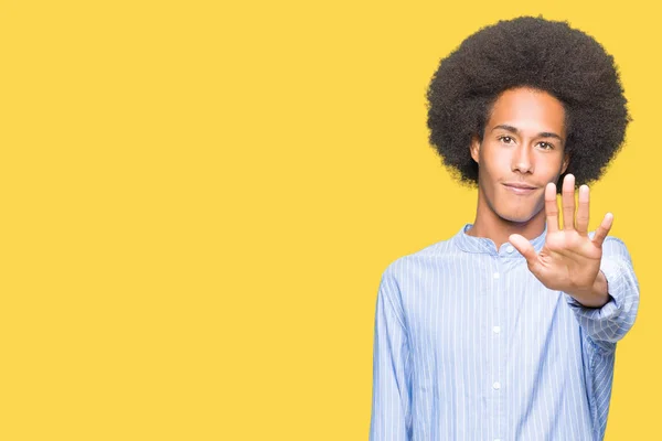 Junger Afrikanisch Amerikanischer Mann Mit Afro Haaren Beim Stop Singen — Stockfoto