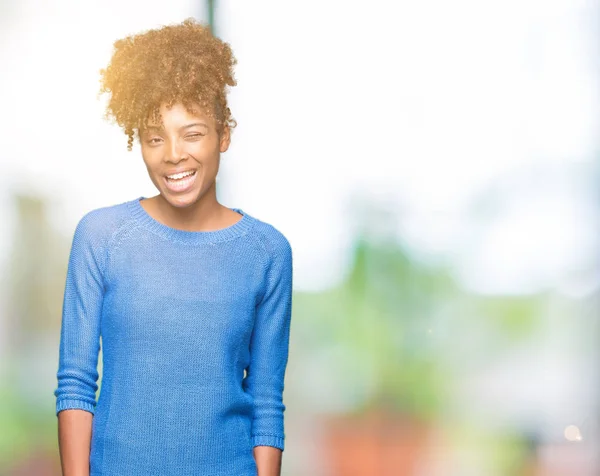 Linda Jovem Afro Americana Sobre Fundo Isolado Piscando Olhando Para — Fotografia de Stock