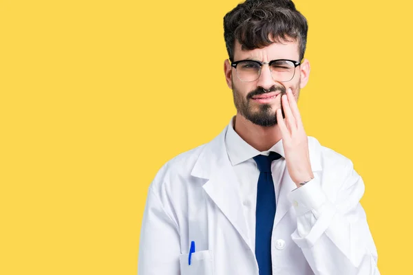 Junge Berufswissenschaftler Mann Mit Weißem Mantel Über Isoliertem Hintergrund Berühren — Stockfoto