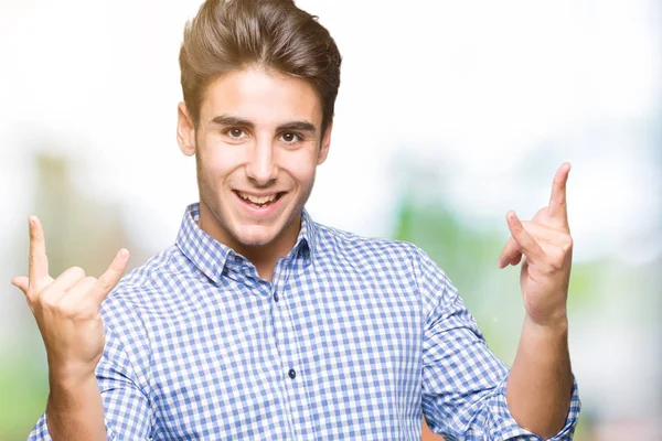 Joven Hombre Negocios Guapo Sobre Fondo Aislado Gritando Con Expresión —  Fotos de Stock