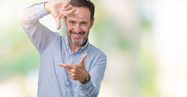 Bonito Homem Meia Idade Elegante Sênior Sobre Fundo Isolado Sorrindo — Fotografia de Stock