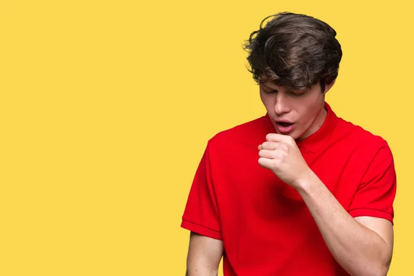 Joven Hombre Guapo Con Camiseta Roja Sobre Fondo Aislado Sintiéndose —  Fotos de Stock