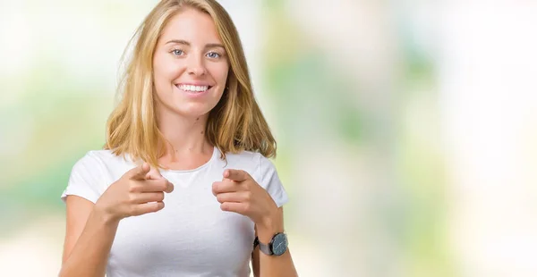 Belle Jeune Femme Portant Shirt Blanc Décontracté Sur Fond Isolé — Photo