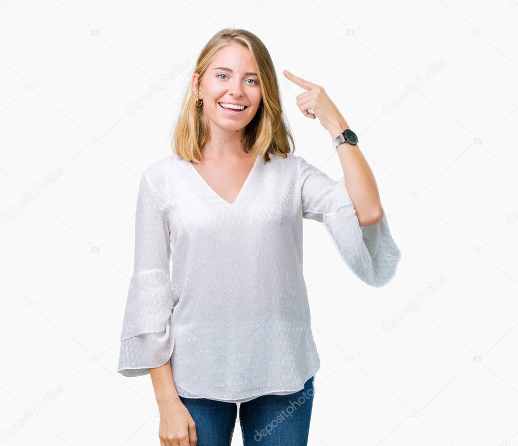 Beautiful young elegant woman over isolated background Smiling pointing to head with one finger, great idea or thought, good memory