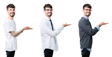 Kolaj delikanlı izole arka plan üzerinde bir el ve reklam mutlu ve kendinden emin gülümseyen sunulması avuç, yanında işaret