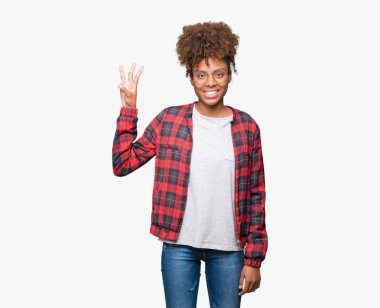 Güzel genç Afro-Amerikan kadın gözlük gösterilen ve parmakları ile işaret izole arka plan üzerinde ise kendinden emin ve mutlu gülümseyerek üçüncüsü.