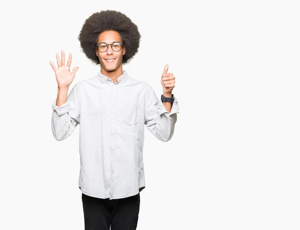 Junger Afrikanisch Amerikanischer Mann Mit Afro Haaren Der Eine Brille — Stockfoto