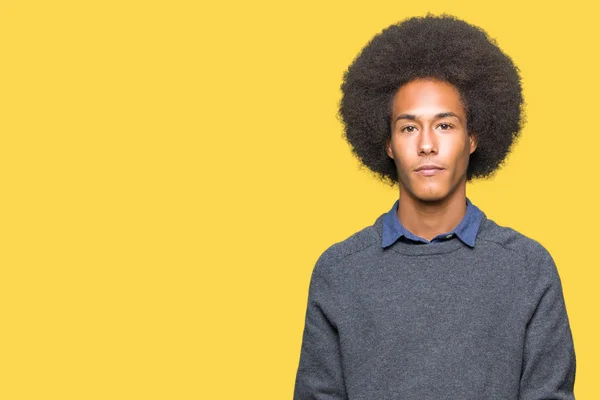 Joven Hombre Negocios Afroamericano Con Cabello Afro Con Expresión Seria —  Fotos de Stock