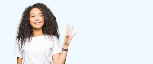Jeune Belle Fille Aux Cheveux Bouclés Portant Shirt Blanc Décontracté — Photo