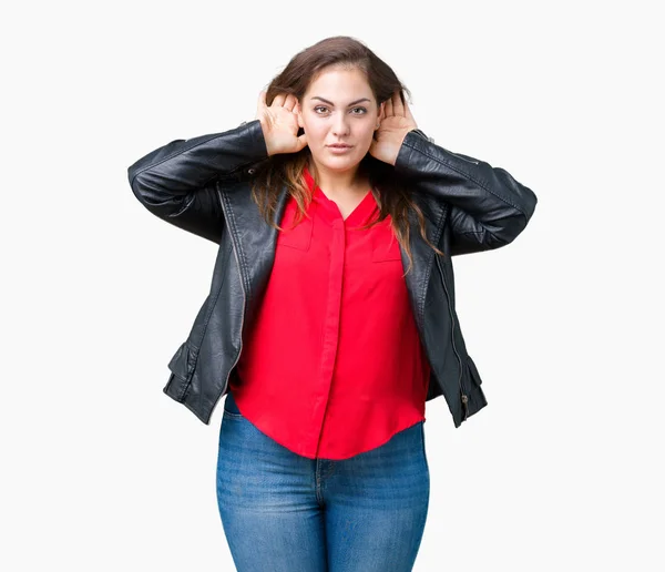 Schöne Size Junge Frau Die Eine Modische Lederjacke Über Isoliertem — Stockfoto